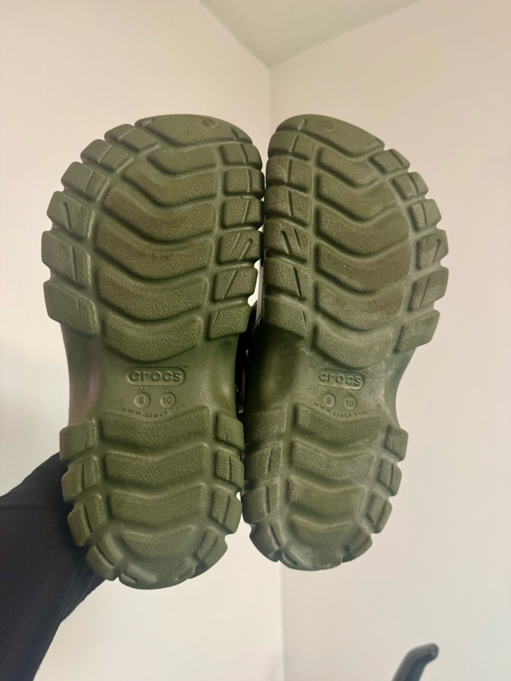 CROCS Classic Clogs in Olive Green with Navy Strap - Picture 2 of 2